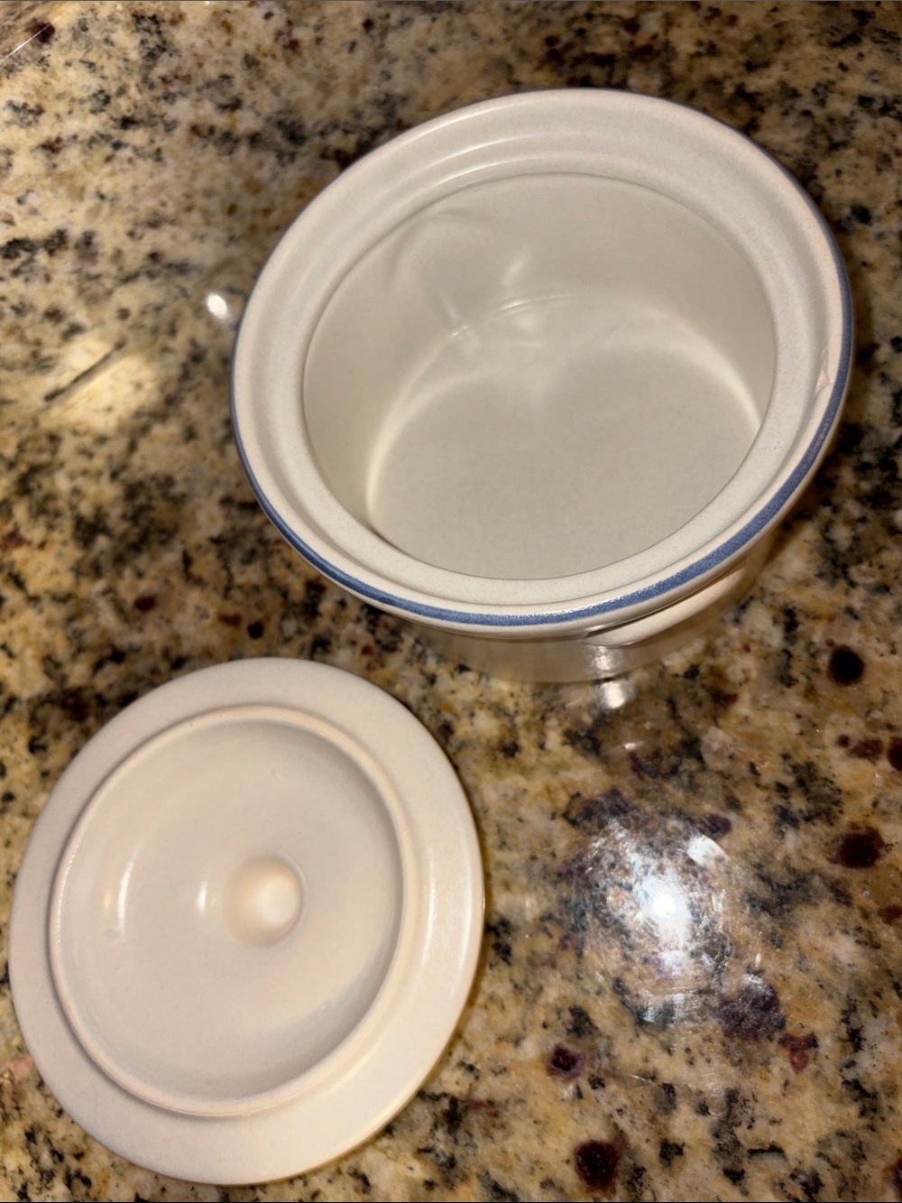 Pfaltzgraff USA Yorktown Stoneware Butter Tub - Picture 3 of 9